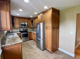 490 Sierra Vista Ln, Valley Cottage, NY 10989