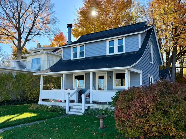 7275 Prospect Ave, Beulah, MI 49617