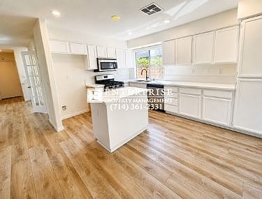 5th image of 77 Carriage Dr