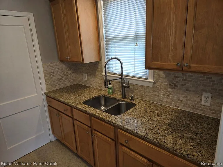 1489 West Blvd — Photo 11
