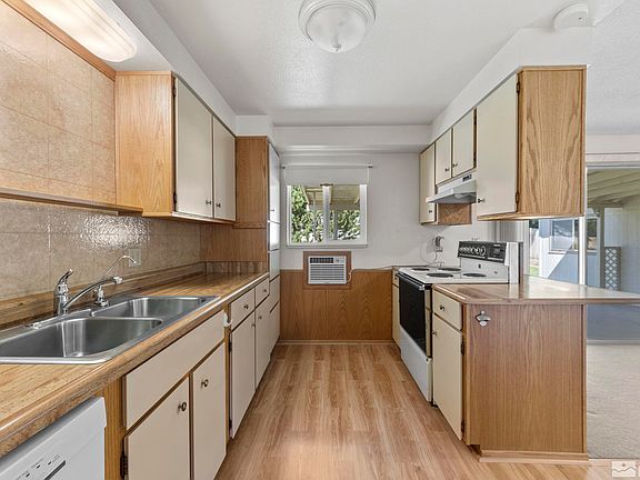 4th image of 3408 Hickory Dr