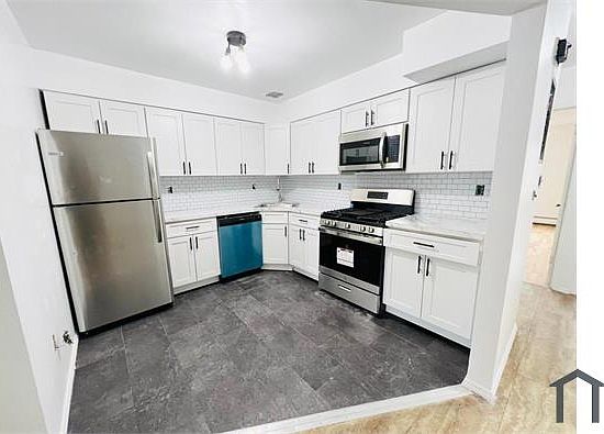 1st image of 979 E 85th St Floor 3