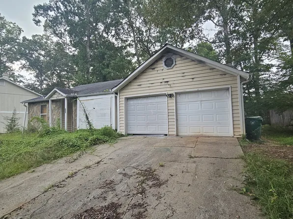 854 Greenhedge Dr, Stone Mountain, GA 30088