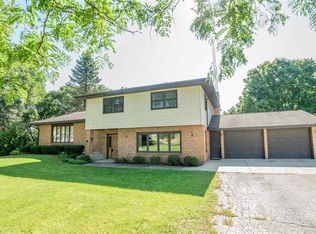 5831 N Blackwood Rd, Davis Junction, IL 61020