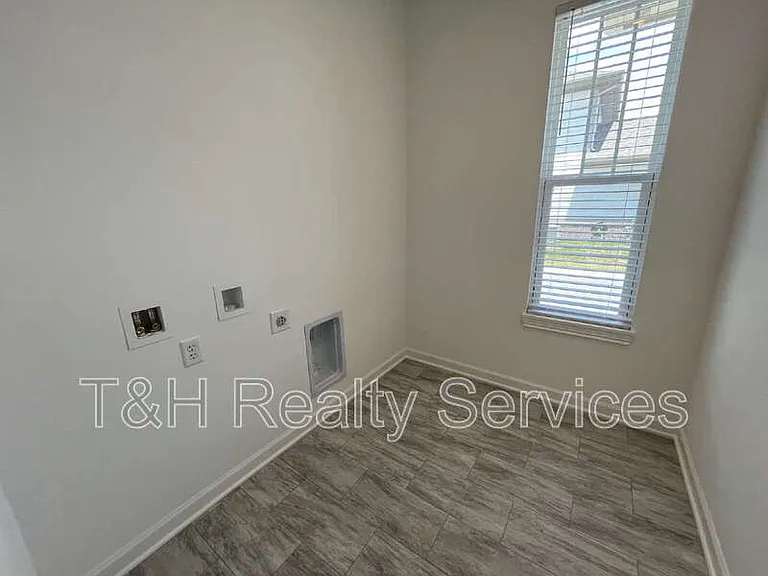 9275 Loyola Way — Photo 15
