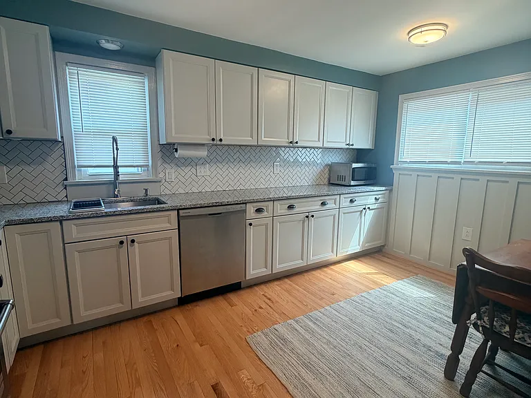 265 University Ave — Photo 5