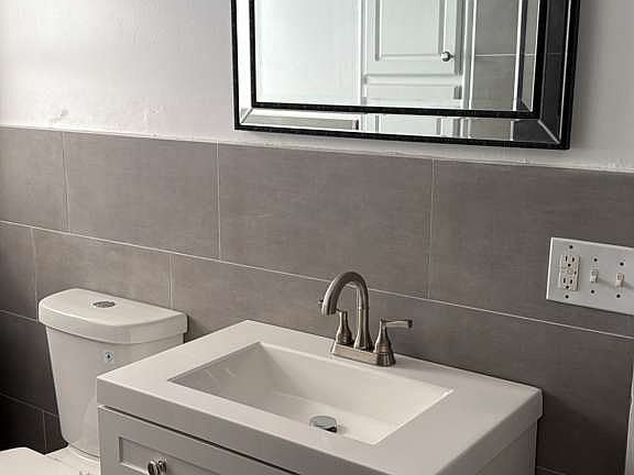 4th image of 209 S Maple Ave #1