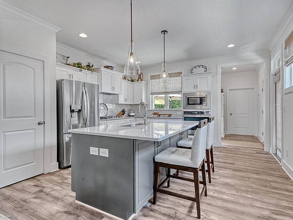 4th image of 445 Hamilton Pl