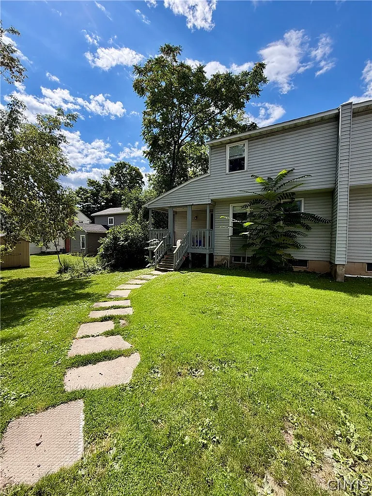 6 bed, 1.5 bath, 1472 sqft, $2,100 — Photo 3