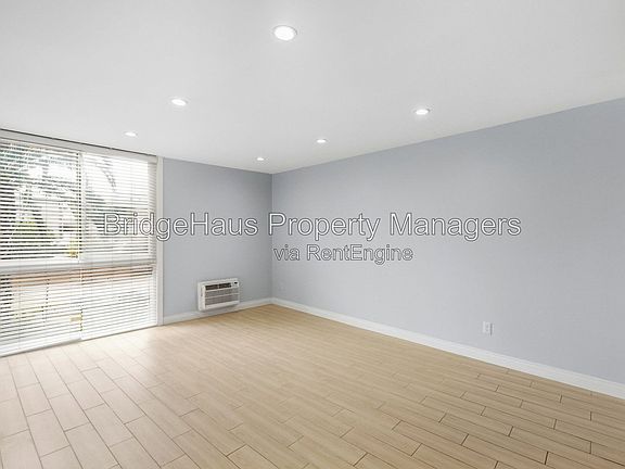 2nd image of 3050 Rue D'orleans #214