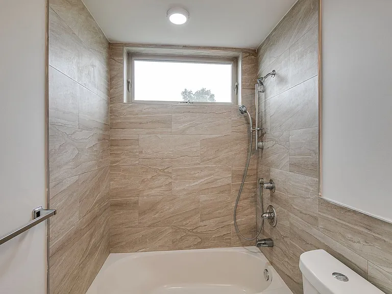 549 Armstrong St #302 — Photo 25