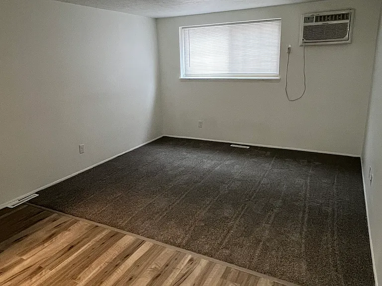 114 South — Photo 3