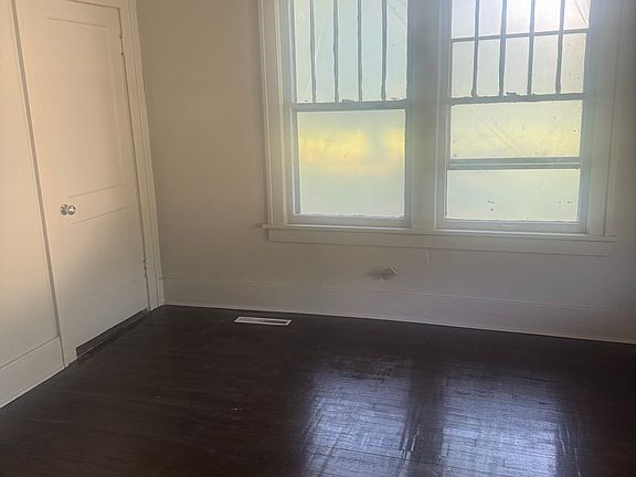 4th image of 304 S 14th St