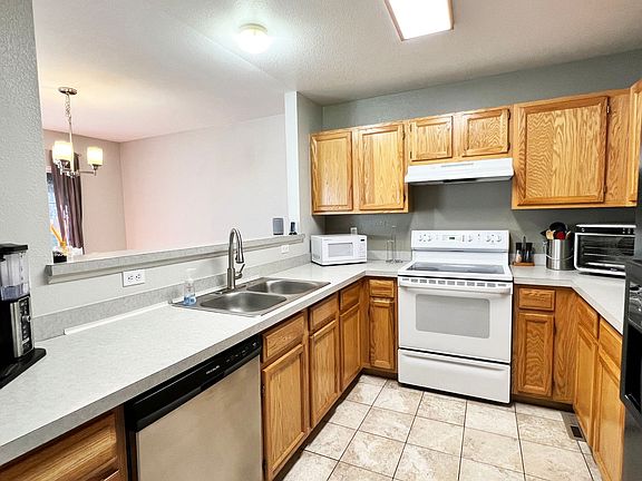 5th image of 876 S Granby Cir