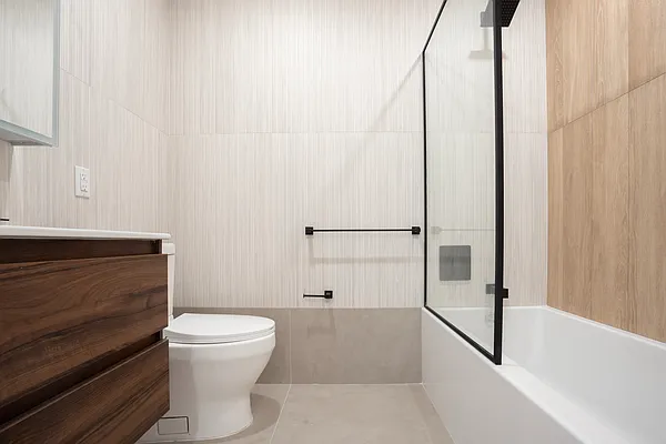 Rented by Jankos Group LLC | media 7