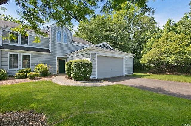 1st image of 8 Woodlands Dr