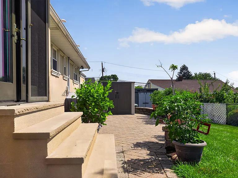 8 Coyles Ct — Photo 42