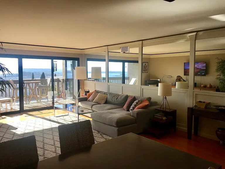2960 Union St #303 — Photo 3