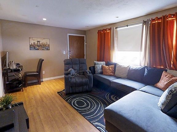 3rd image of 2 Myles Standish Dr Unit 1