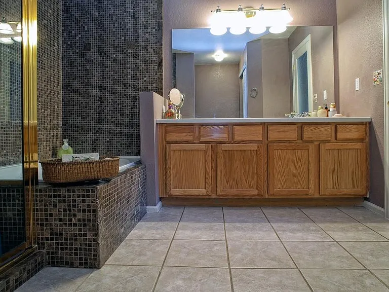 7462 E Lowry Blvd — Photo 17