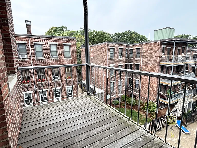 120 Sutherland Rd #11 — Photo 10