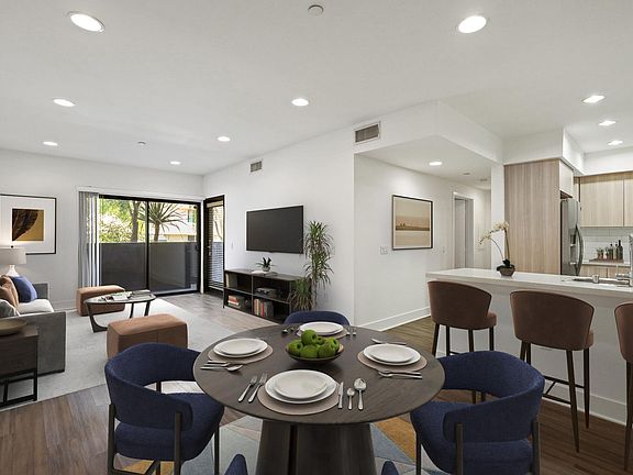 2nd image of 7260 Hawthorn Ave #Penthouse 2