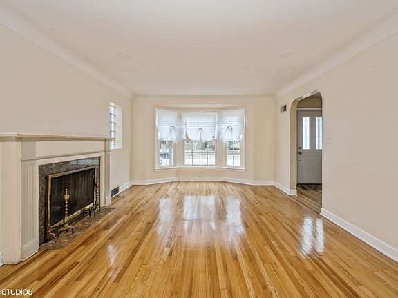 2nd image of 1804 N Natoma Ave