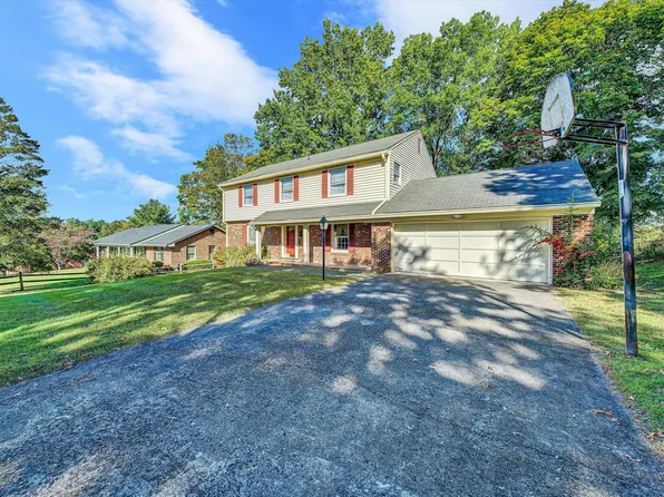 5215 Summer Dr, Roanoke, VA 24019