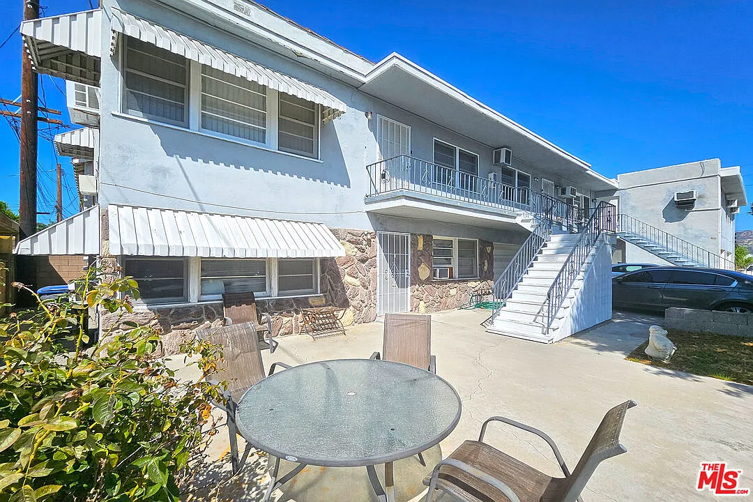 2 bed, 1.0 bath, 950 sqft, $2,800 — Photo 1