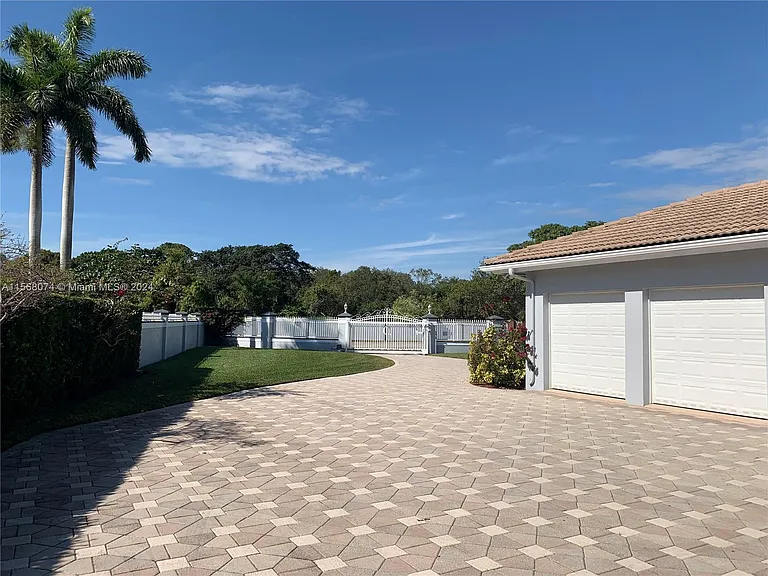 7625 SW 75th Ave — Photo 28