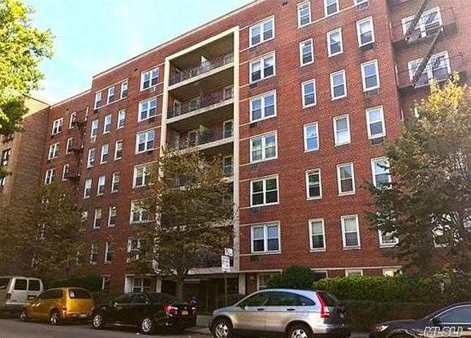 1st image of 14430 Sanford Ave APT 2U
