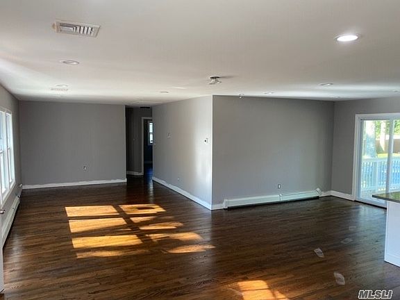 4th image of 80 Vanderbilt Blvd