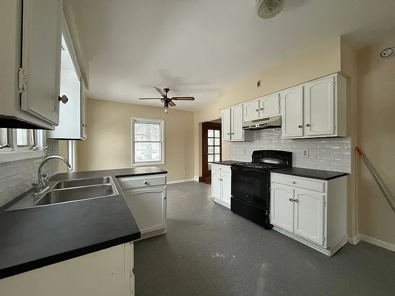 127 W Main St — Photo 36