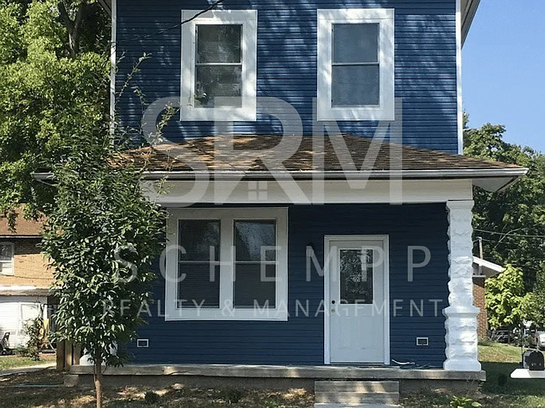 631 E Chestnut — Photo 1