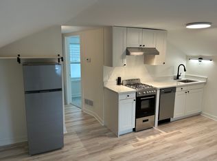 317 S 2nd St #B, Saint Charles, IL 60174