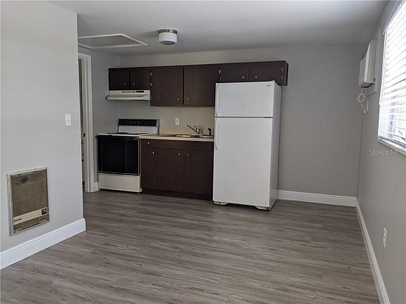 5th image of 224 8th Ave N #228