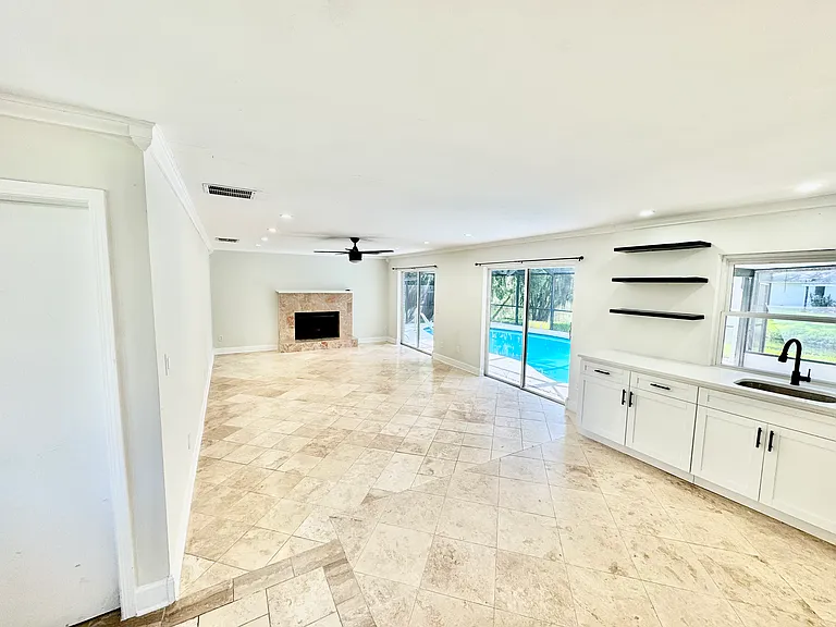 112 Granada Ln — Photo 5
