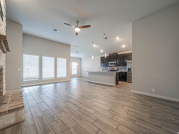 5th image of 220 STAG WAY