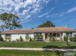 190 Little East Neck Rd S, Babylon, NY 11702