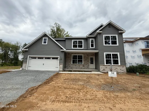 32 Tamarack Street, Ballston Lake, NY 12019