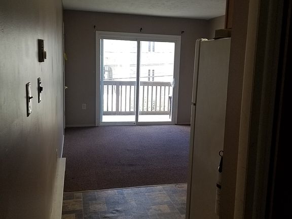 3rd image of 75 Ridgeway St APT 3