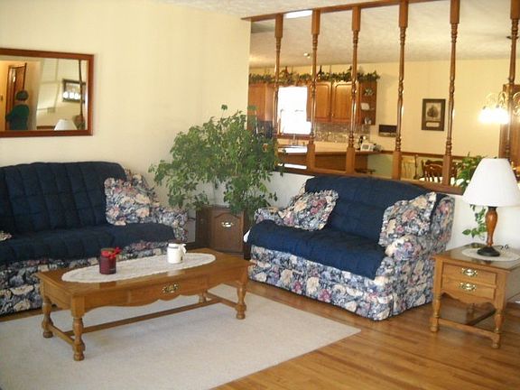 3rd image of 1162 N Meadow Ct