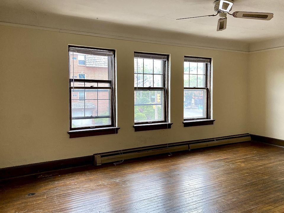 1st image of 3070 N Oakland Ave #1