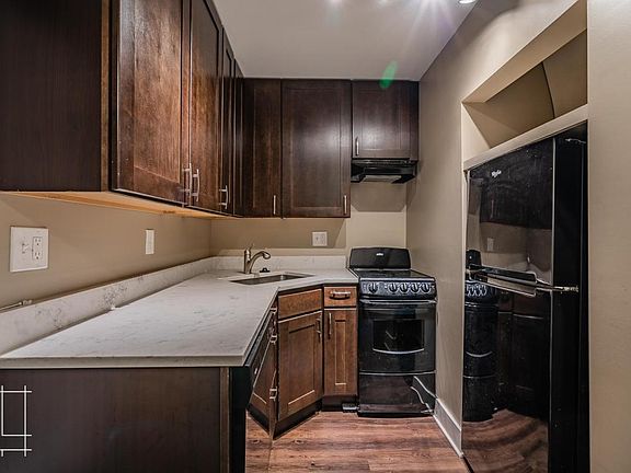 2nd image of 866 N High St #7
