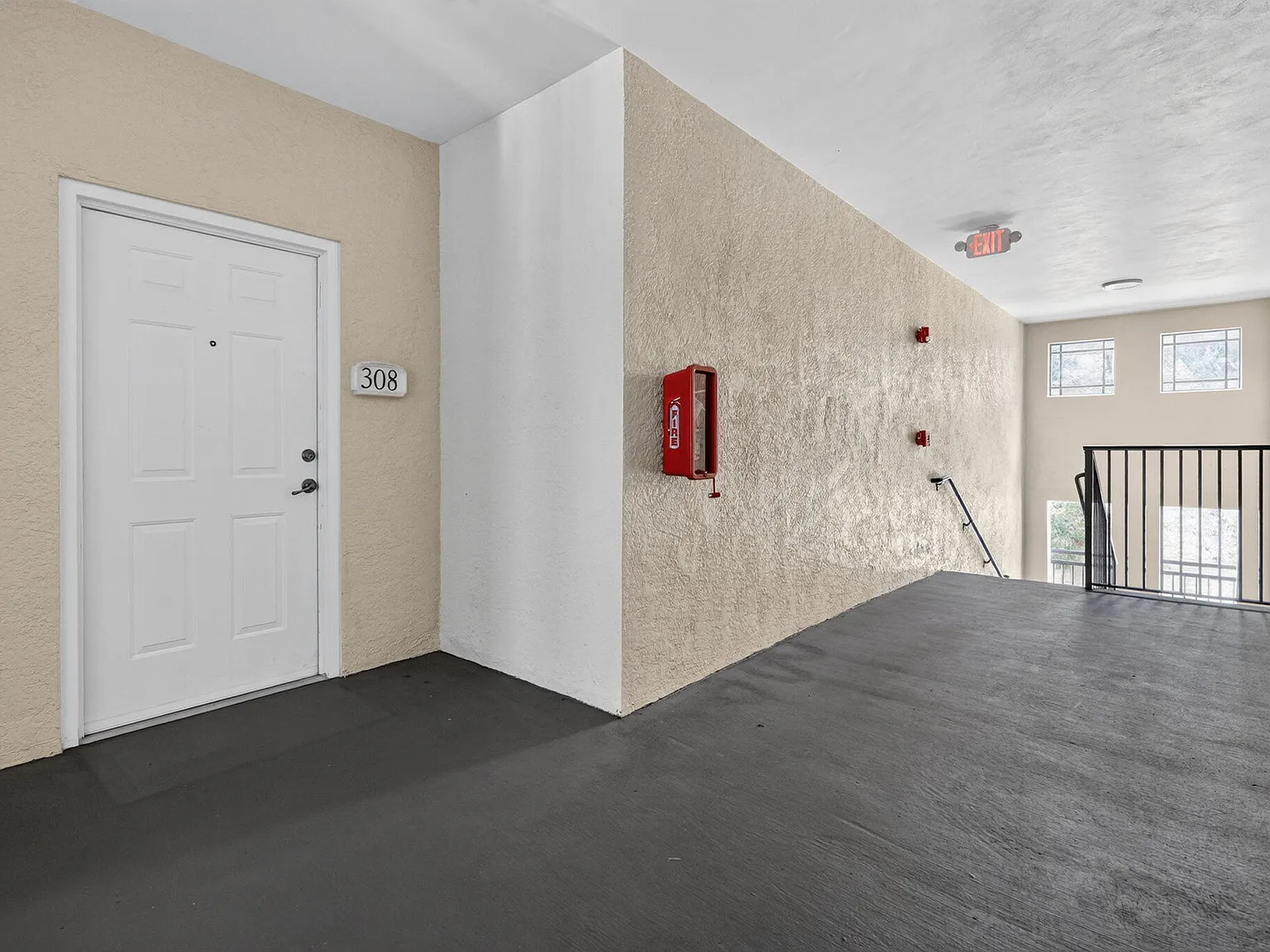 3 bed, 2.0 bath, 1316 sqft, $2,800 — Photo 2