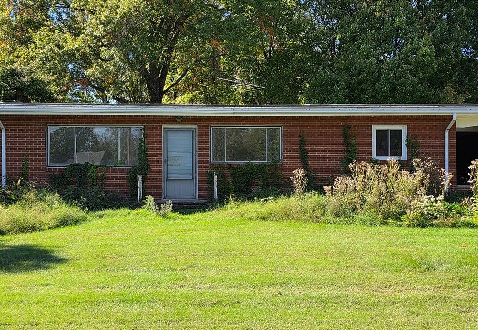 1st image of 570 Neville Rd