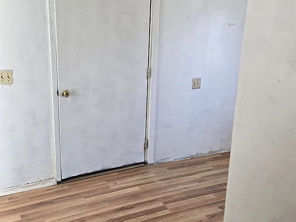 4th image of 149 E 2nd St