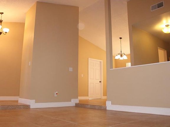 3rd image of 721 Wildwood Dr