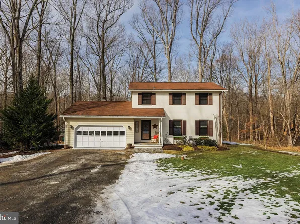 214 Lake Dr, Sterling, VA 20164