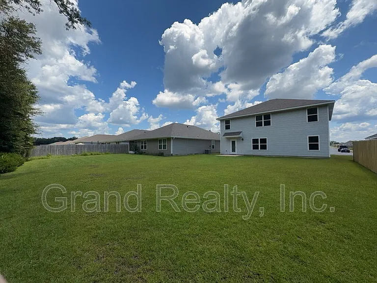 5431 Peach Dr — Photo 35